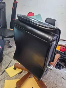 نمونه تعویض رویه چرمی صندلی مدیریتی توسط مسترچیر